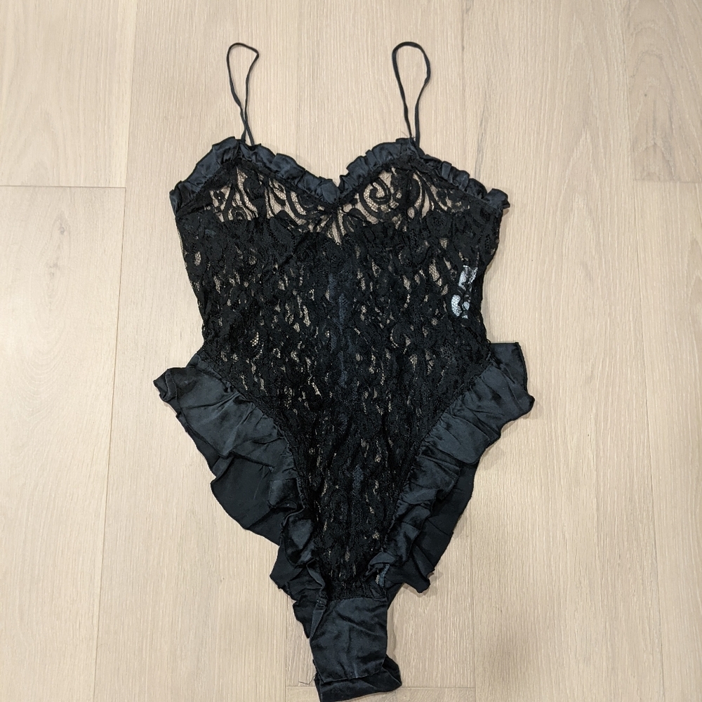 Elegant Black Lace Chemise